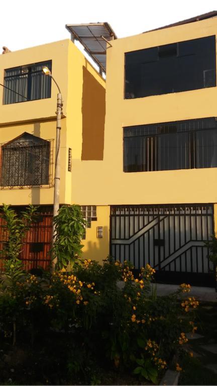 Residencial El Sol De Los Pinos Bed & Breakfast Trujillo Exterior photo