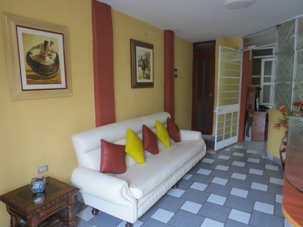 Residencial El Sol De Los Pinos Bed & Breakfast Trujillo Exterior photo