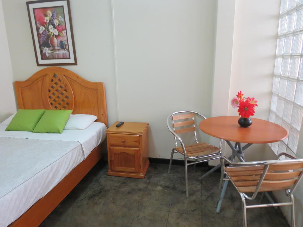 Residencial El Sol De Los Pinos Bed & Breakfast Trujillo Exterior photo
