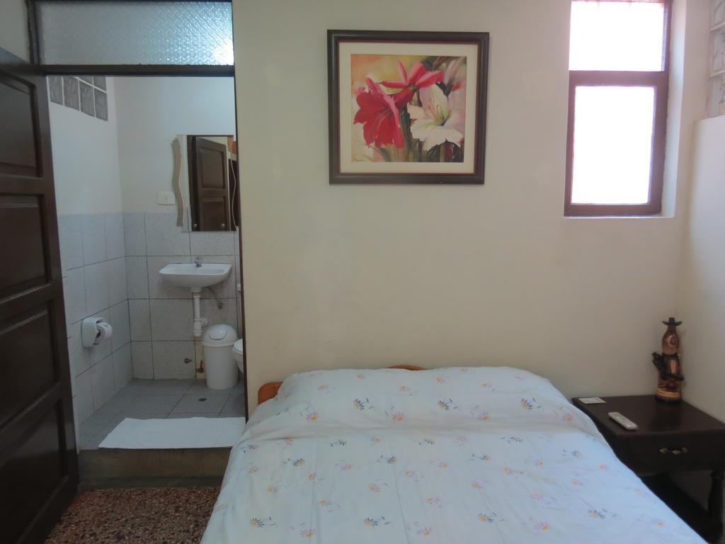 Residencial El Sol De Los Pinos Bed & Breakfast Trujillo Exterior photo