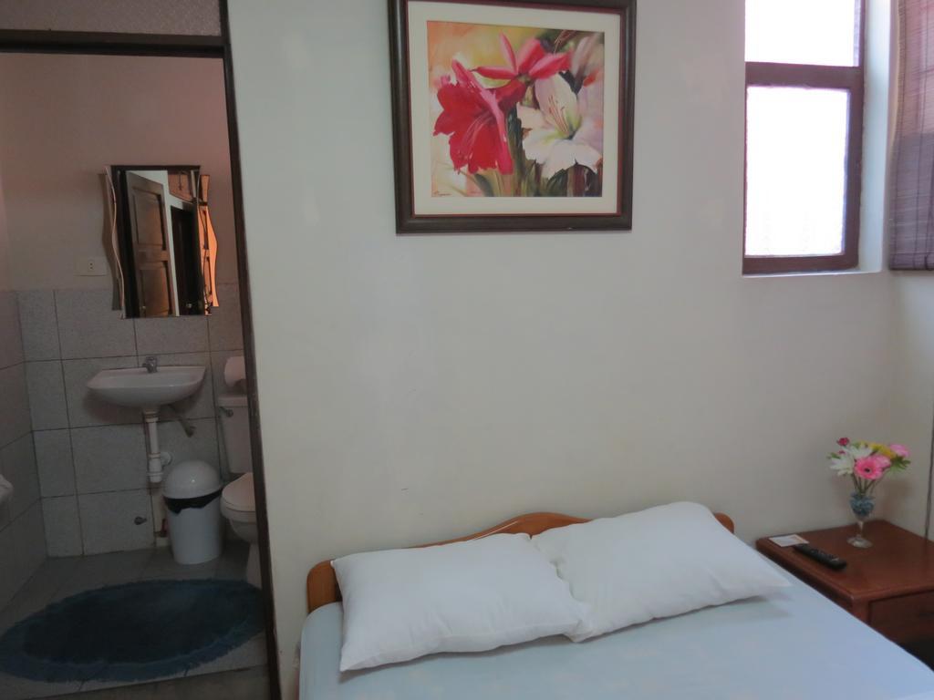 Residencial El Sol De Los Pinos Bed & Breakfast Trujillo Exterior photo