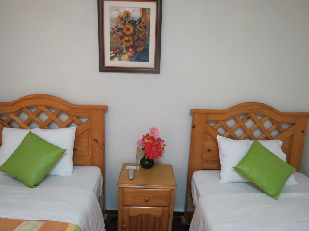 Residencial El Sol De Los Pinos Bed & Breakfast Trujillo Exterior photo